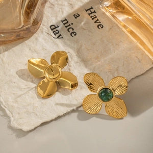 Boucles d'oreilles trèfle vintage en or 18K avec turquoise verte et acier inoxydable 304
