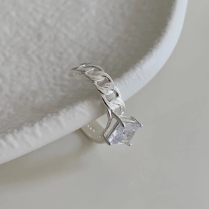 S925 sterling silver chain ring with princess cut clear zircon on a white background