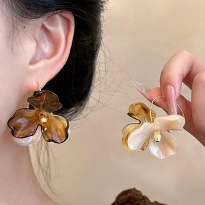 Flower Dangle Earrings Acrylic Resin Bohemian Retro Amber Brown Cream White Floral Ear Hook Jewelry For Women