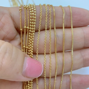 Varietà di collane in rame placcato oro 18k con maglie a scatola e anelli a O