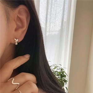 Minimalist 925 sterling silver rabbit pearl earrings and wavy ring on model