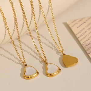 Collier Pendentif Cœur en Coquille d'Acier Titane Plaqué Or 18K de Style Coréen Minimaliste pour Femme Bijoux de Chaîne de Clavicule