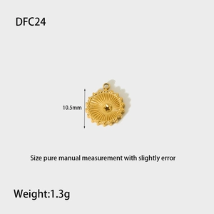 Detail showing 10.5mm gold-plated stainless steel star pendant with dimensions and weight