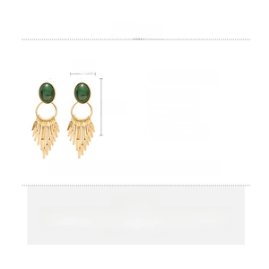 Detailed spec chart for green resin oval tassel earrings showing 7.2x2cm size and 20.5g weight