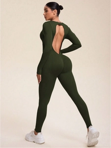 Detail eines dunkelgrünen, rückenfreien, nahtlosen Langarm-Fitness-Jumpsuits für Yoga