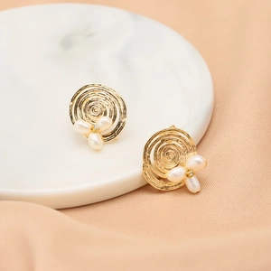 Vintage style 18k gold plated spiral earrings with white pearls and small zircon stones