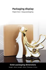 Détail de la sculpture de couple en céramique or et blanc avec dimensions de la boîte