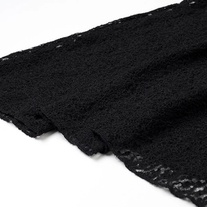 Gros plan sur un tissu en dentelle noire avec des motifs floraux évidés et texturés