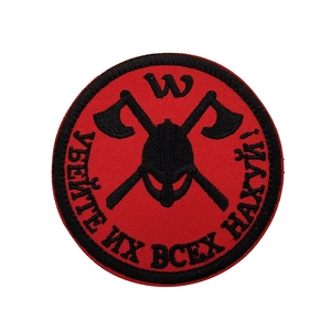 Parche bordado táctico vikingo con hachas y casco en insignia redonda roja y negra
