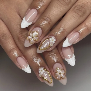 Elegant Almond French Press On Nails With 3D White Flower And Gold Line Design For Women Manicure
