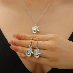 Parure de bijoux argentés avec pendentifs bottes et chapeau de cow-boy pour femme