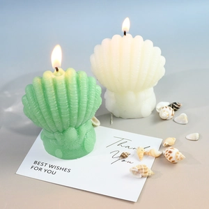 Bougies parfumées artisanales en forme de coquillage vert menthe et blanc