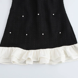 Robe dos nu française avec perles décoratives et ourlet à volants blancs superposés