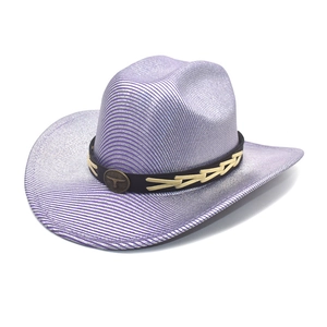 Chapeau de cowboy violet scintillant avec fini métallique et ruban décoratif