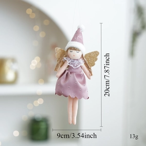 Détail de l'ange de Noël en velours rose avec ailes argentées et spécifications de taille