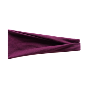 Détail du bandeau de yoga élastique violet avec une texture en coton doux