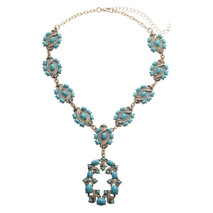 Collier vintage doré avec pendentif ovale en turquoise et strass blancs scintillants