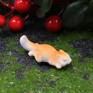Miniature resin squirrel figurine for moss micro landscapes and succulent garden decor