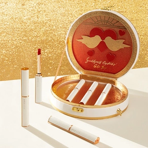 Luxurious lipstick gift set with red theme inner box and elegant gold-accented tubes