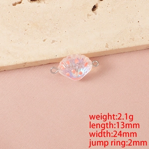 Dettaglio del ciondolo a conchiglia in vetro rosa 24mm con misure e doppi anelli