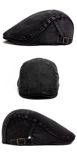 Viste dettagliate del berretto in denim lavato con fibbia in ottone regolabile e cuciture