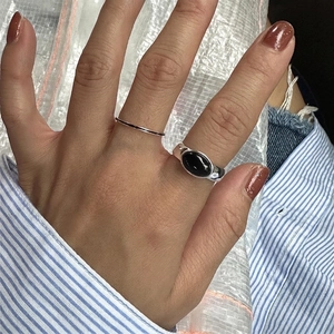Elegant 925 sterling silver ring set with vintage black onyx gemstone on hand