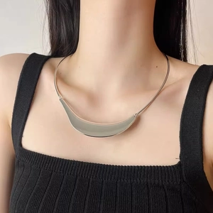 French minimalist silver metal tube moon-shaped choker necklace for women with polished finish