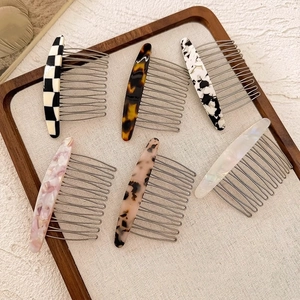 Set di 6 pettini per capelli in acetato con motivi a scacchi e marmo raffinati
