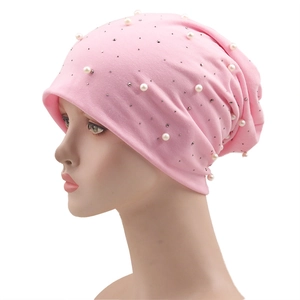 Bonnet rose pour femme avec perles élégantes et décorations en strass étincelants
