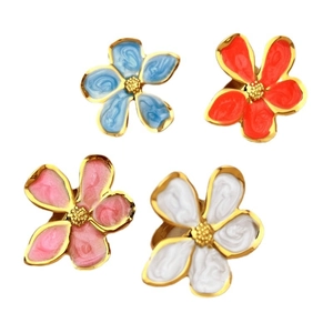 Set di quattro anelli a fiore placcati in oro in smalto blu arancio rosa e bianco