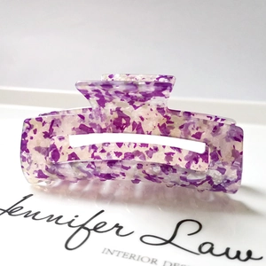 Detailed macro view of 8.3cm acetate hair claw clip with purple marble pattern