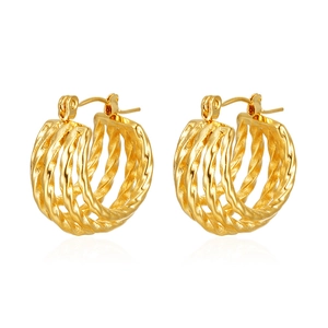 Boucles d'oreilles géométriques torsadées en or 18 carats avec finition acier poli