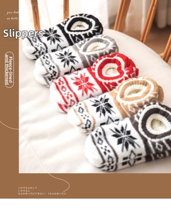 Thick winter floor socks with Nordic snowflake patterns and warm fleece lining