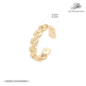 Detail of 925 sterling silver golden chain ring with 0.6cm width and 1.65g weight