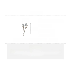 Vue détaillée des boucles d'oreilles papillon avec dimensions et matériaux