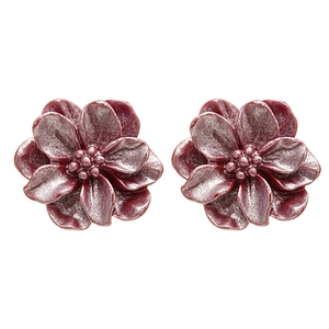 Boucles d'oreilles vintage en résine fleurie rouge foncé avec une finition métallique