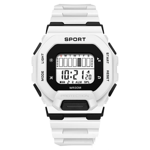 Vue macro de la montre de sport numérique blanche avec étanchéité WR30M et boutons
