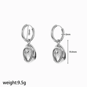 Detailed size parameters for silver cubic zirconia earrings showing 19.4mm length and 9.5g weight