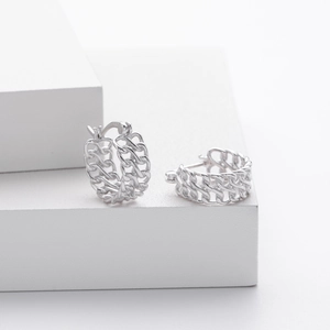 Macro shot of silver chain texture earrings featuring the S925 hallmark on white pedestal