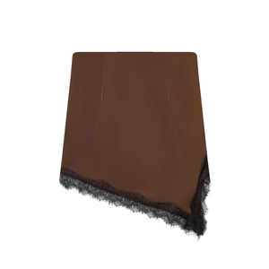 Gonna in raso marrone con orlo irregolare e finiture in pizzo nero elegante