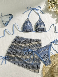 Maillot de bain 3 pièces bohème avec motif tricot à vagues bleues et jupe assortie