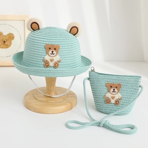 Minzgrüner Kinder-Strohhut und Umhängetasche Set mit süßen 3D-Bärenohren