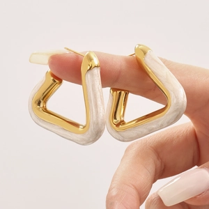 Triangle hoop earrings in 18K gold plated stainless steel with pearly white inlay