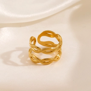 Bague double couche croisée en acier inoxydable plaqué or 18 carats sur soie blanche