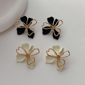 Minimalist hollow flower earrings in black and cream white with gold edges for women