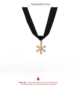 Detailed size and specs of velvet snowflake choker with alloy pendant and dimensions