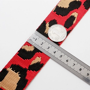 Adjustable leopard print replacement strap for crossbody bags with 4cm width detail