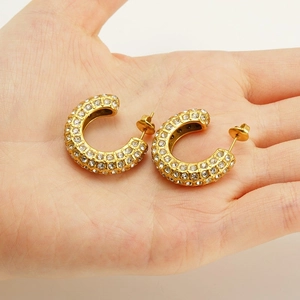 Schicke 18k vergoldete Edelstahl C-Ohrringe mit glitzernden Strasssteinen und Perlen