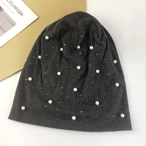 Bonnet tombant gris foncé avec perles et strass pour protection extérieure contre le vent