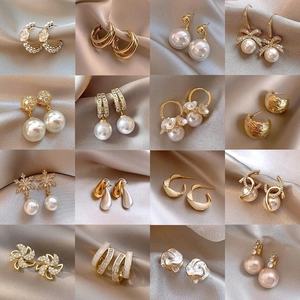 Vintage Artificial Pearl Earrings With Silver Earring Post Alloy Rhinestone Flower Geometric French Elegant Style Jewelry For Women